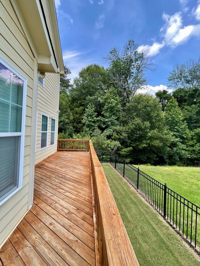 Building Photo - Large 5-bedroom house in Lake Hogan Farm near Chapel Hill schools!