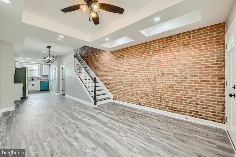 Building Photo - 616 N Streeper St