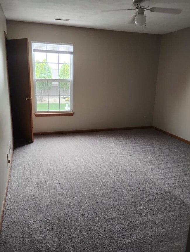Building Photo - 3280 Hopkins Ct