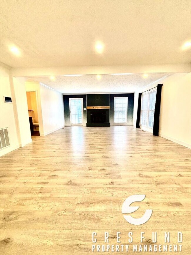 Building Photo - $350 OFF YOUR 1ST FULL MONTHS RENT! 4 Bed,...