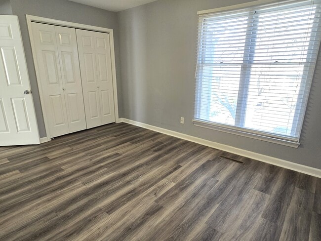 Building Photo - 2808 Shadowbrook Ln