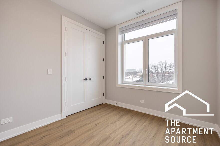 Building Photo - 2351 W Flournoy St