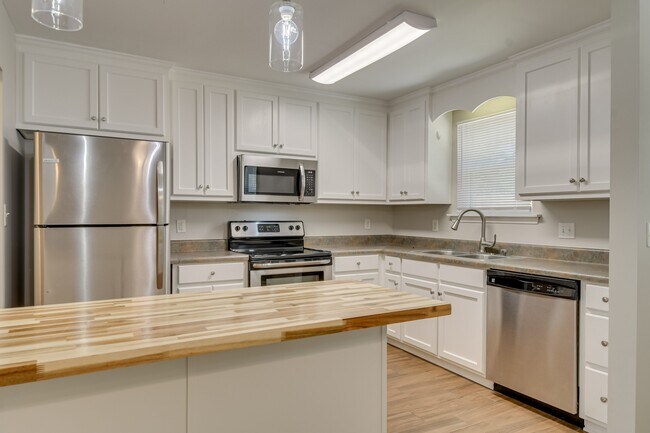 Building Photo - 247 Merion Ct
