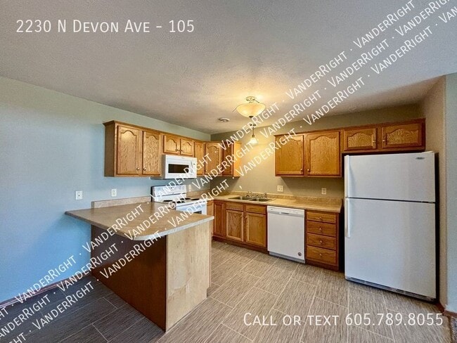 Building Photo - 2230 Devon Ave