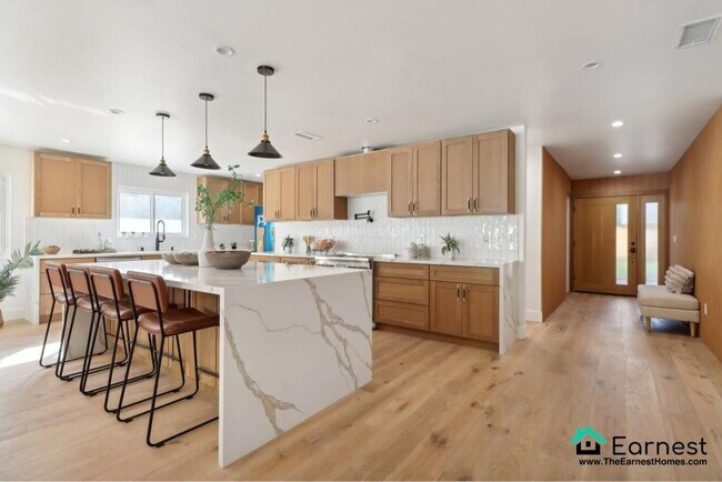 Building Photo - 4 + 3 Elegant Sherman Oaks Retreat with Po...