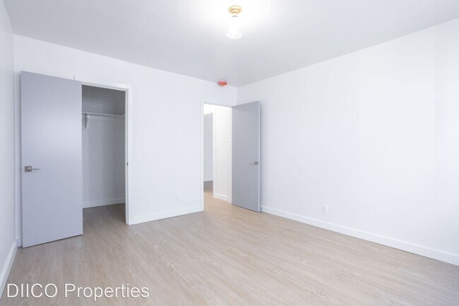 Building Photo - 1 br, 1 bath Apartment - Larrabee Square A...