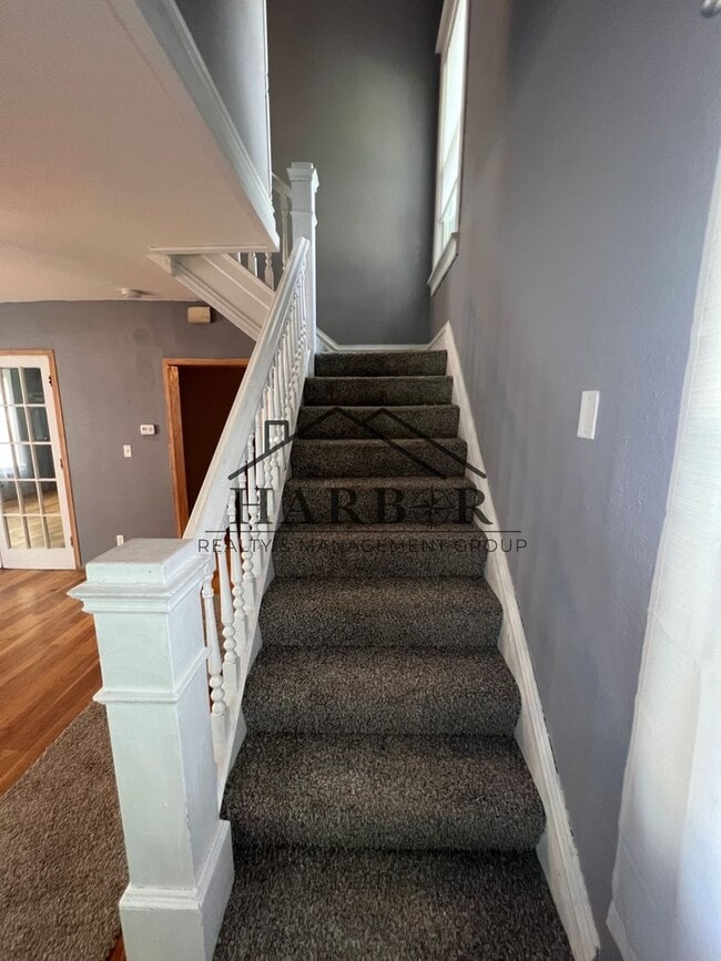 Building Photo - 401 9th St NE