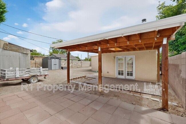 Building Photo - 823 San Lorenzo Ave NW