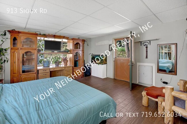 Building Photo - 913 Sioux Rd