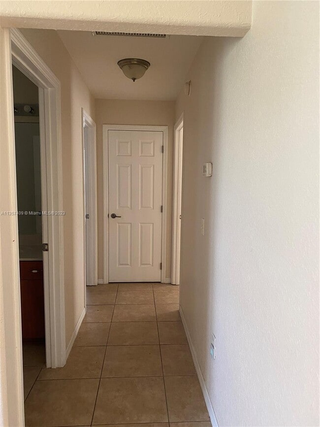 Building Photo - 13755 SW 48th Ct