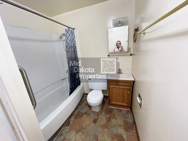 Building Photo - 216 E 5th Ave