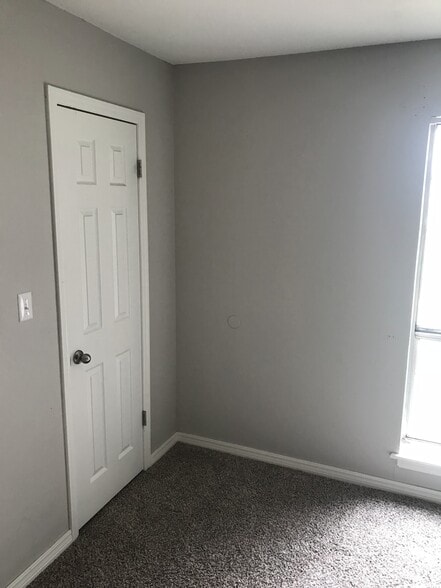 Building Photo - 825 Hardy Springs Cir