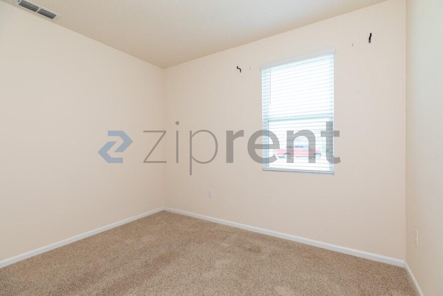 Building Photo - Unit
