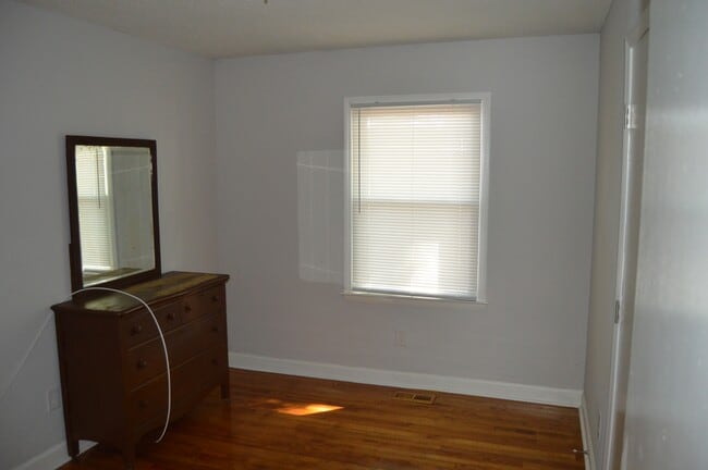 Building Photo - 860 Opal St
