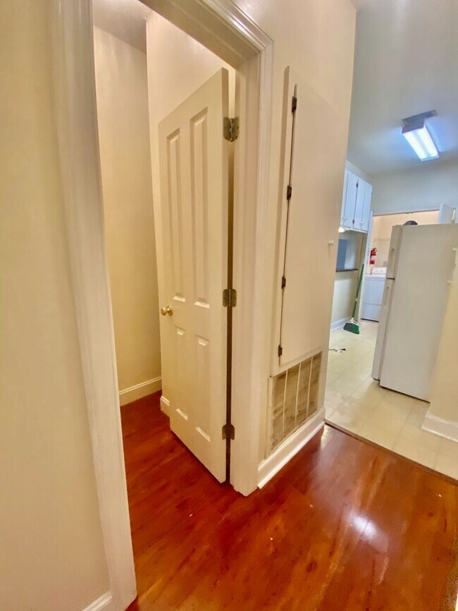 Building Photo - 326 N Madison St