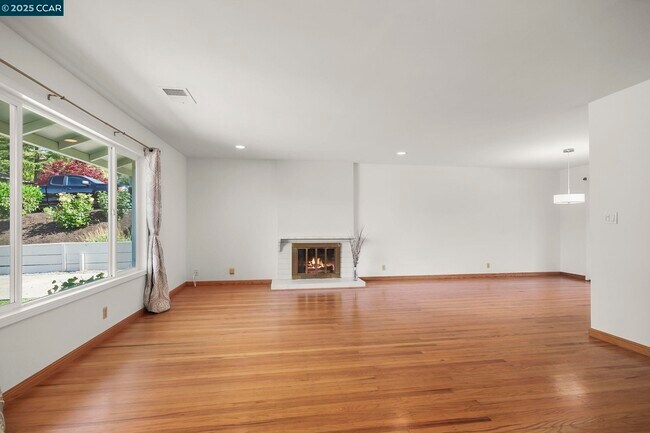 Building Photo - 18 Wimpole St