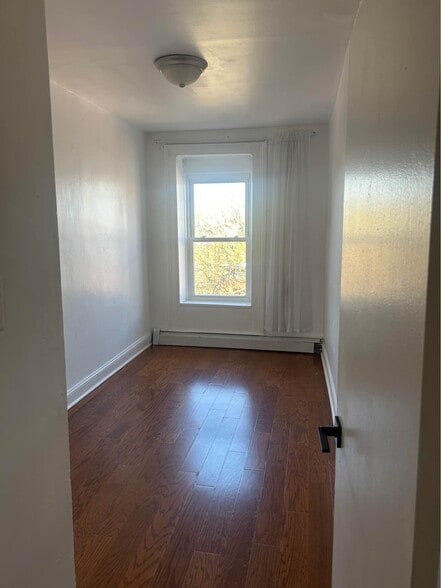 Building Photo - 12 Monticello Ave