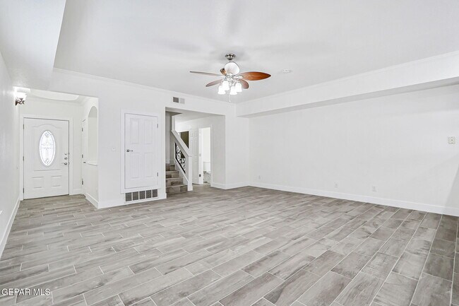 Building Photo - 7235 Royal Arms Dr
