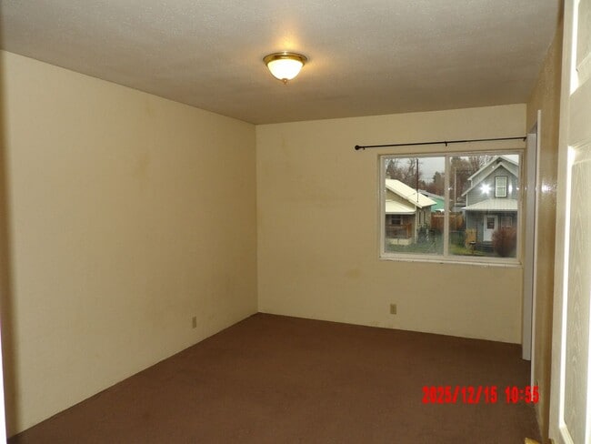 Building Photo - 3 Bedroom Duplex