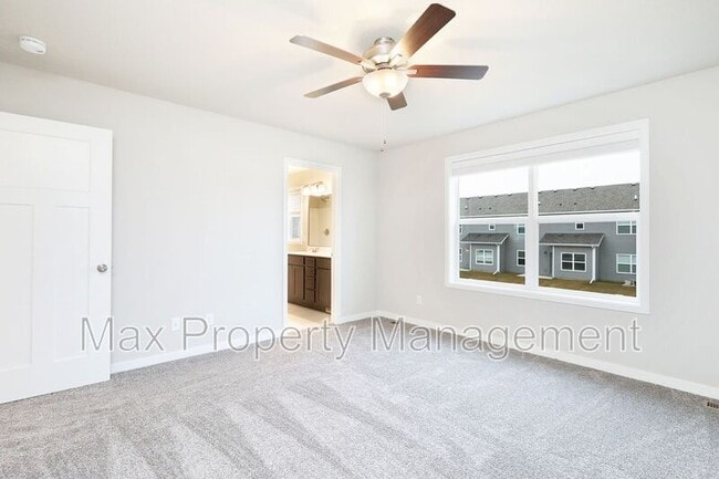 Building Photo - 211 NE Whitetail Dr