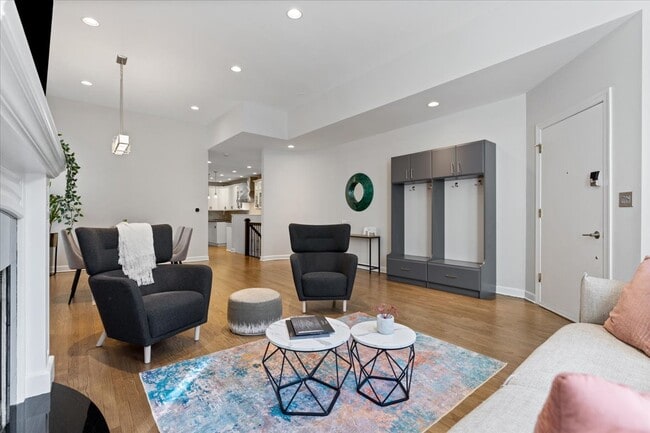 Building Photo - 1867 N Halsted St