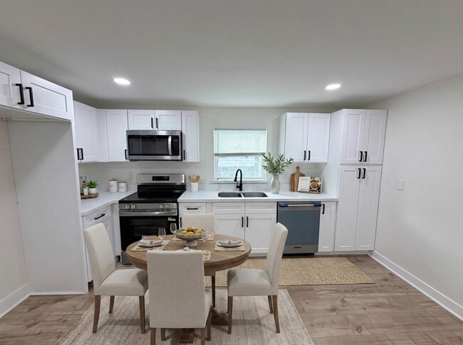 Building Photo - 1526 E 32nd 1/2 St