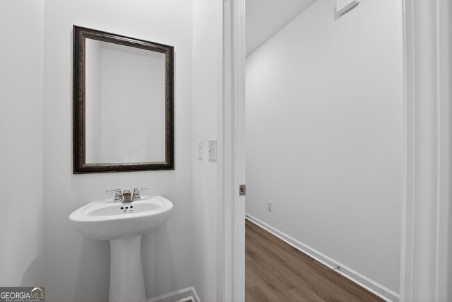 Building Photo - 140 Hazel Dr