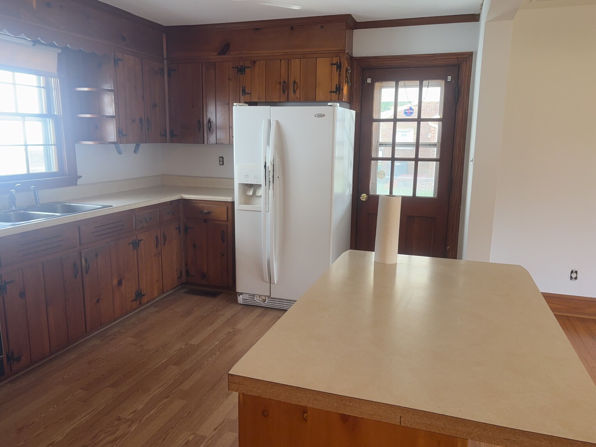 Island Kitchen - 2904 Norfolk St