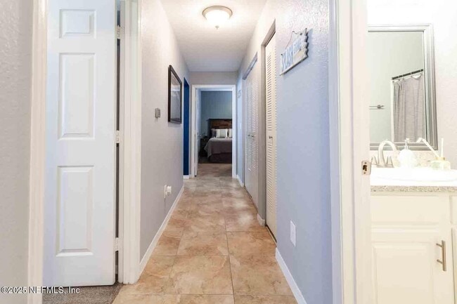 Building Photo - 13700 Richmond Park Dr N