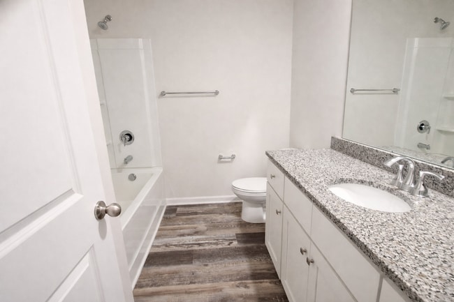 Building Photo - 3BR Townhome • Full Kitchen • Garage + Driveway