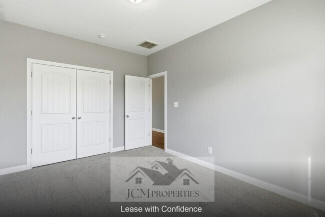 Building Photo - 925 Dawson Creek Way