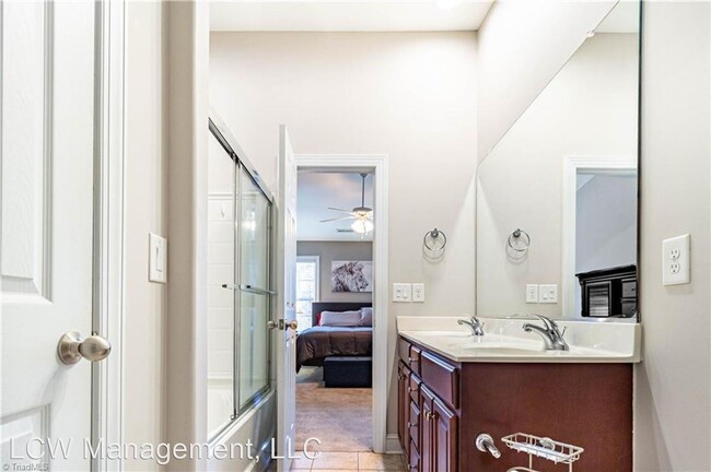 Building Photo - 5093 Wyngate Village Dr