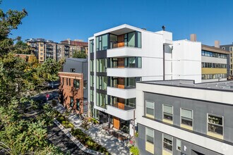 Building Photo - BB House