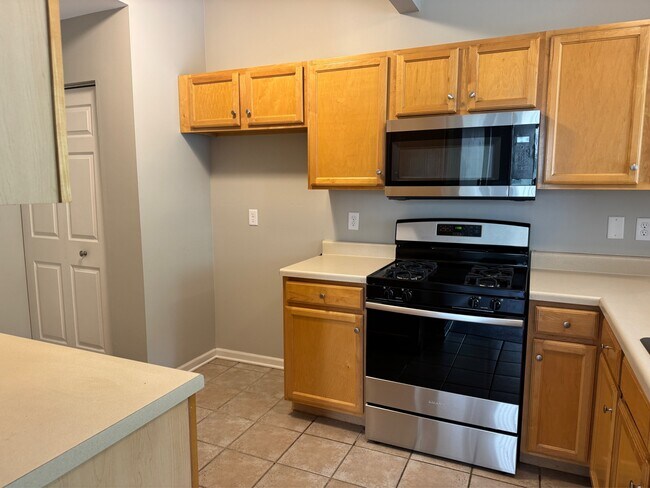 Building Photo - 6251 Commonwealth Dr