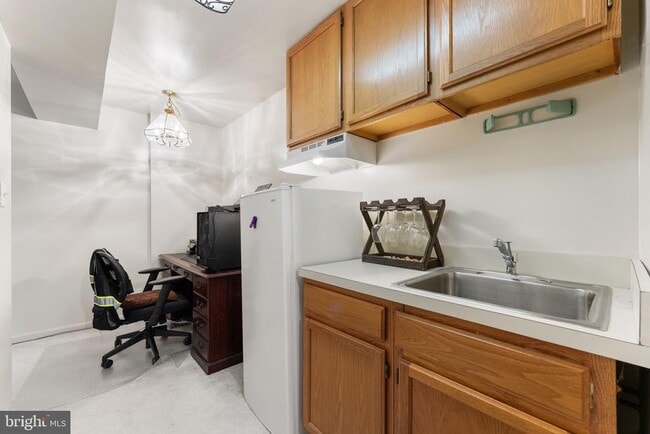 Building Photo - 13 Aviary St