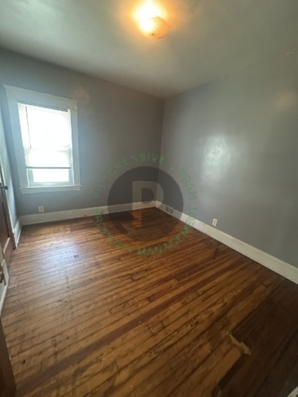 Building Photo - 9611 Larnder Ave