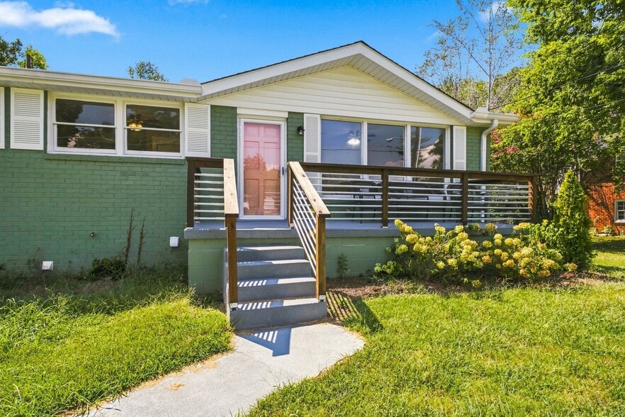 Building Photo - 1614 Shady Cir
