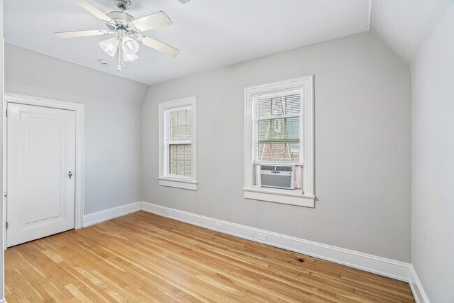 Building Photo - 1606 Laurel Ave