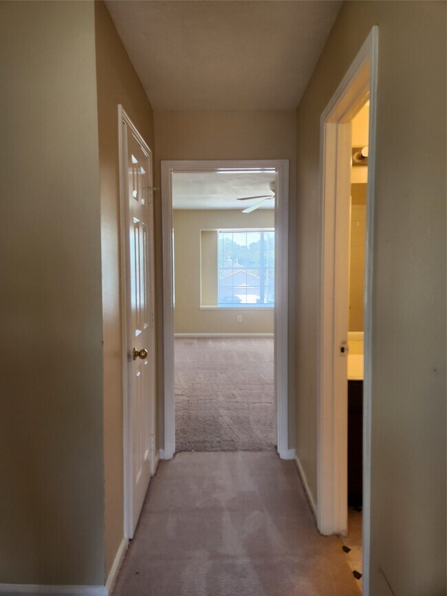 Building Photo - 7631 Goudin Dr