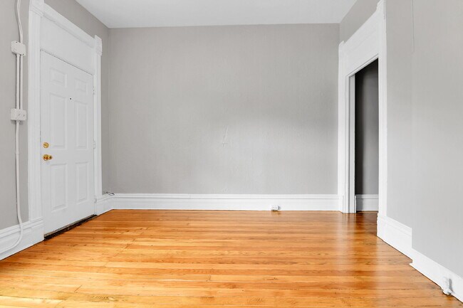 Building Photo - $1,570.00 - 1 Bed,1 Bath, Multiplex in Den...