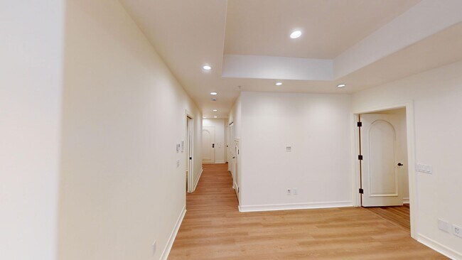 Building Photo - Spacious 4-bedroom 4.5 bath Home in a Gated Complex