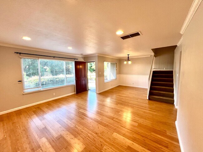 Building Photo - Recently Redone Danville 3Bed/2.5BA Two St...