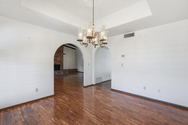 Building Photo - 1003 E Calle Monte Vista