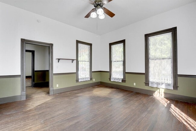 Building Photo - 304 Olive St