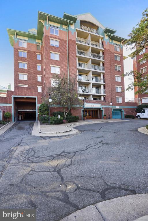 Building Photo - 505 E Braddock Rd