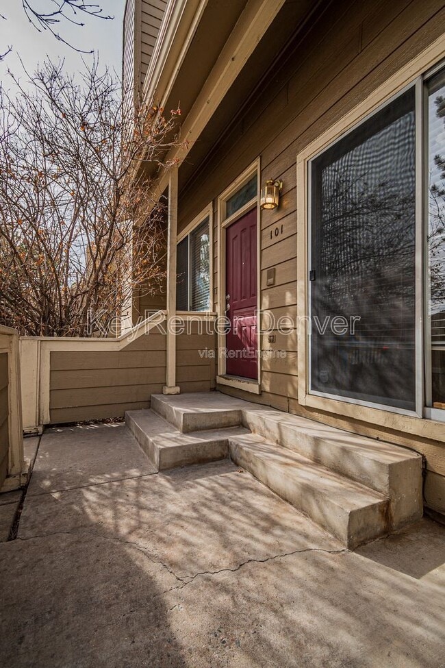 Building Photo - 1099 S Walden Way
