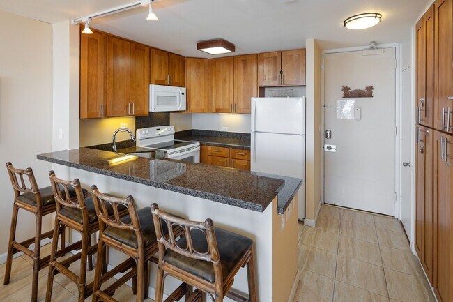 Building Photo - Cozy Marina-Front Condo – 1BR at Ilikai Ma...
