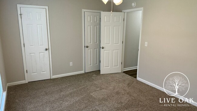 Building Photo - MOVE-IN SPECIAL: $500 OFF 1st MONTH'S RENT!**