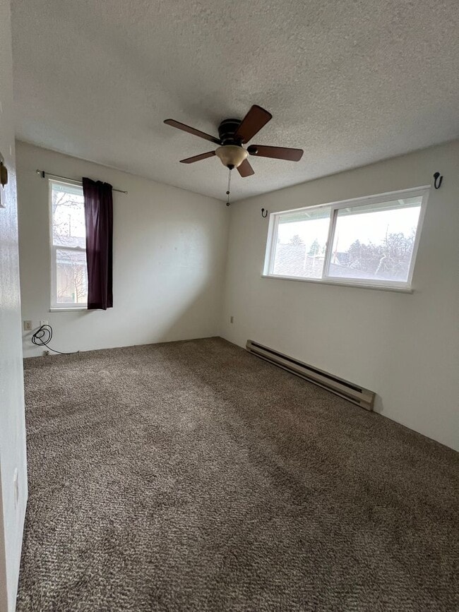 Building Photo - 2 Bedroom, 1.5 Bathroom - Upstairs/Downsta...