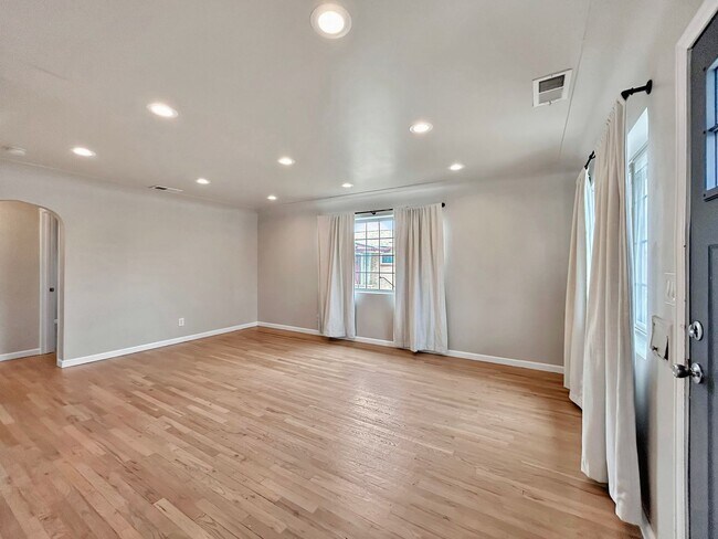 Building Photo - SLOAN'S LAKE: 2-BEDROOM UNIT WITH HIGH-END...